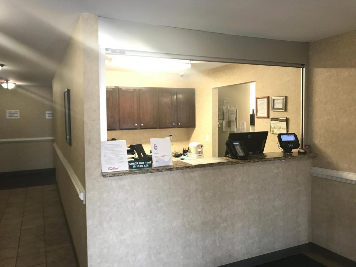 Red Roof Inn & Suites Dickinson Dış mekan fotoğraf