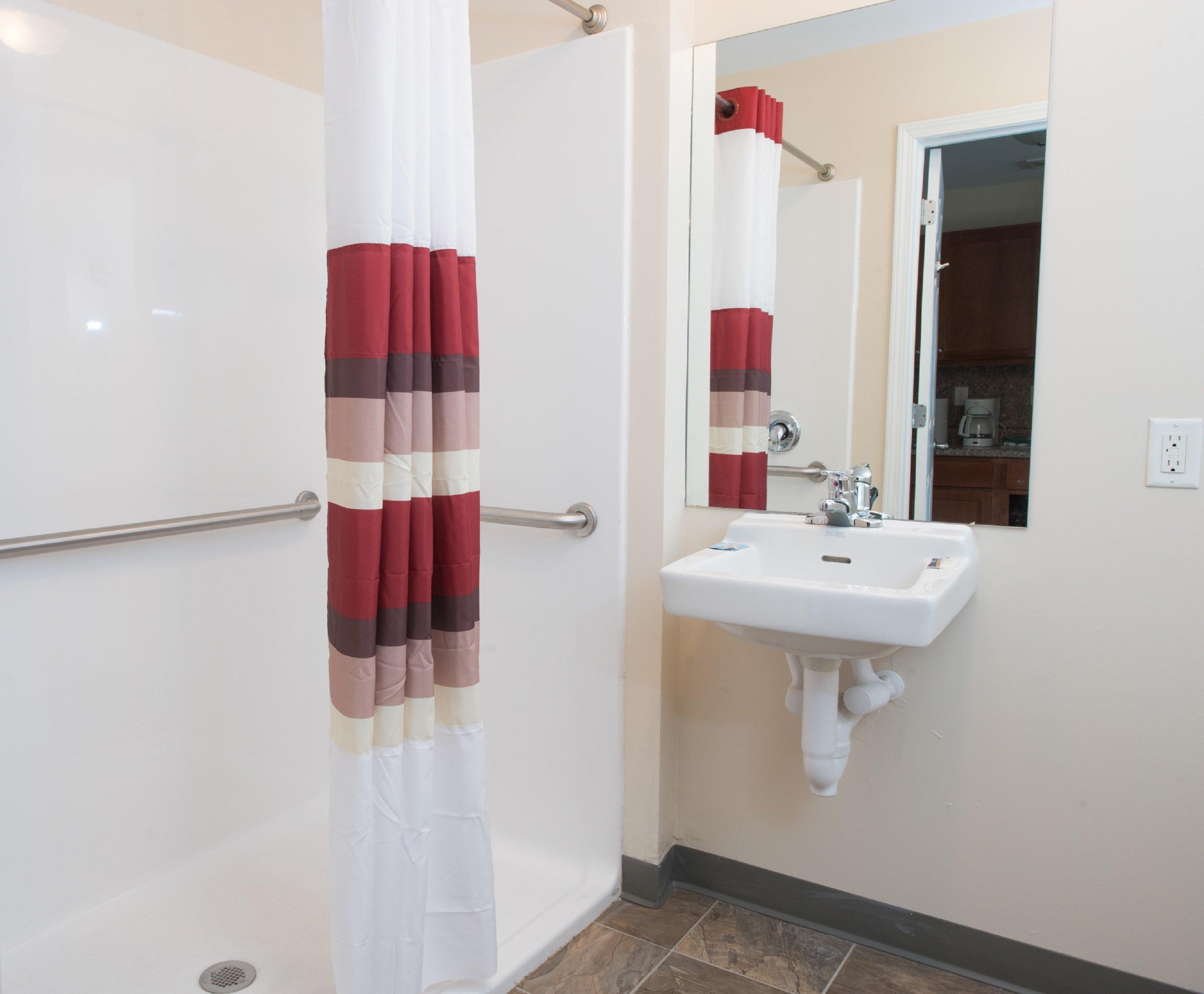Red Roof Inn & Suites Dickinson Dış mekan fotoğraf