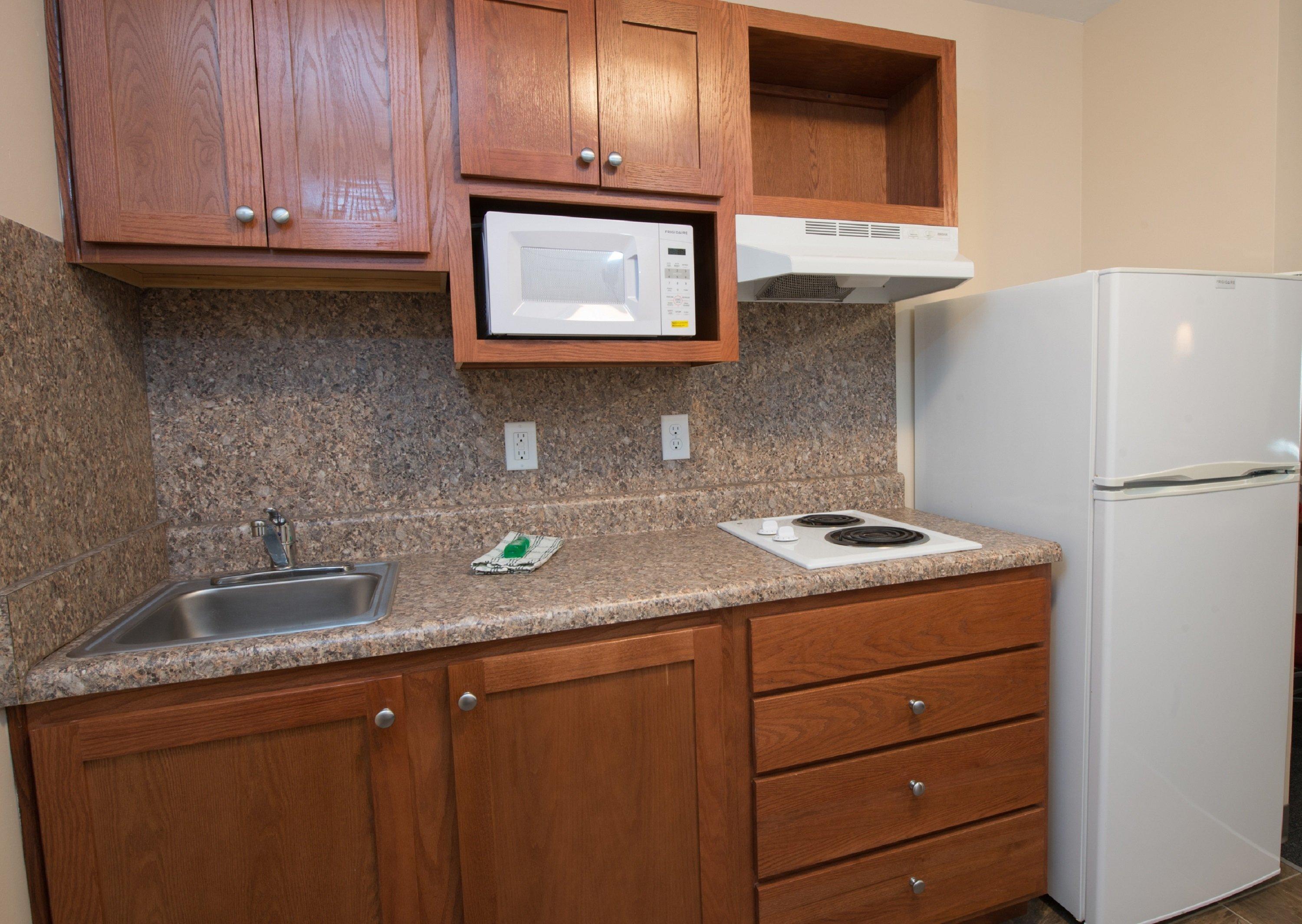 Red Roof Inn & Suites Dickinson Dış mekan fotoğraf