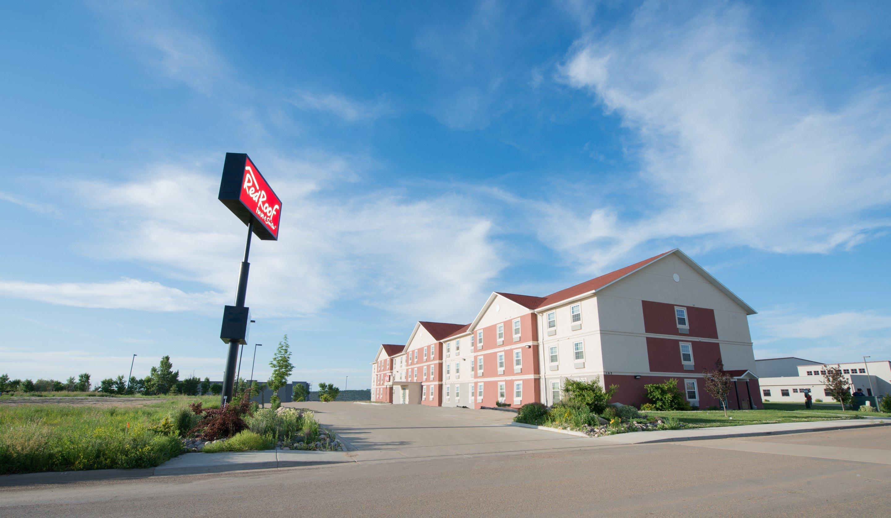 Red Roof Inn & Suites Dickinson Dış mekan fotoğraf