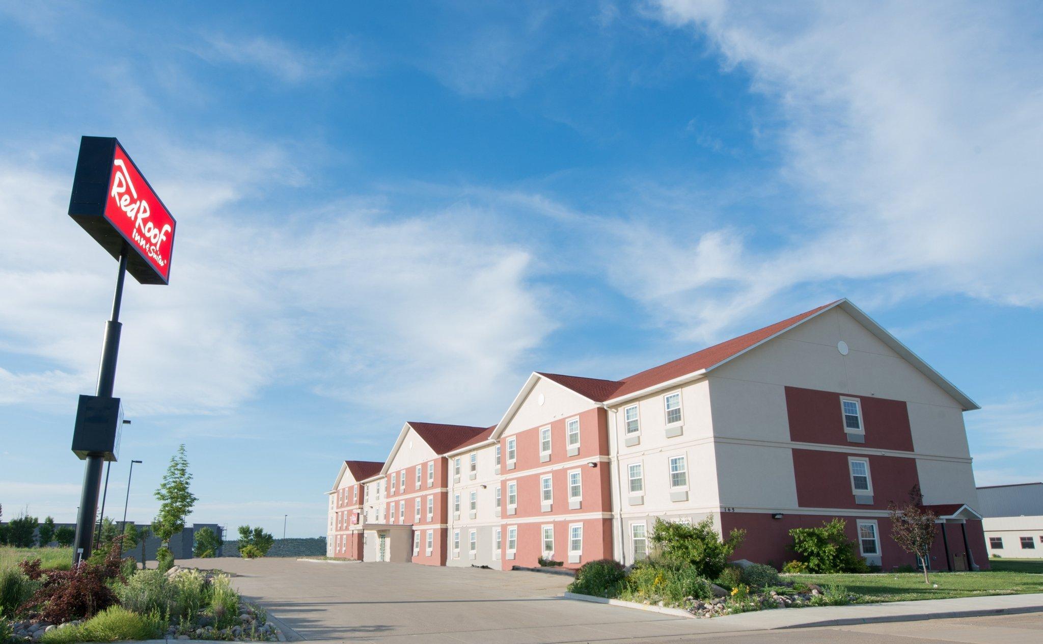 Red Roof Inn & Suites Dickinson Dış mekan fotoğraf
