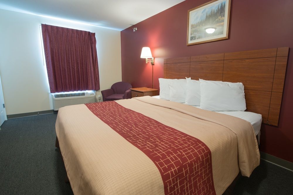 Red Roof Inn & Suites Dickinson Dış mekan fotoğraf