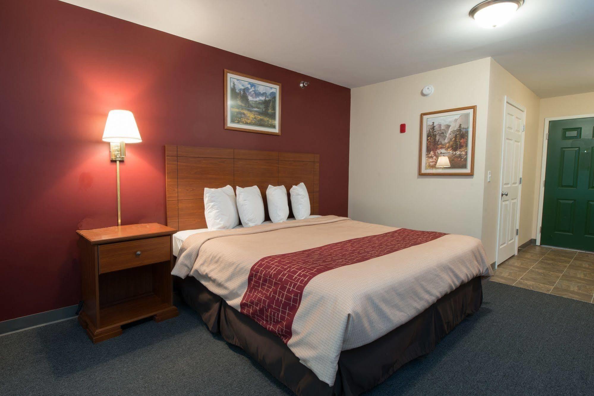 Red Roof Inn & Suites Dickinson Dış mekan fotoğraf